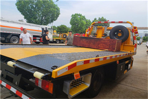 西岗附近拖车电话号码服务